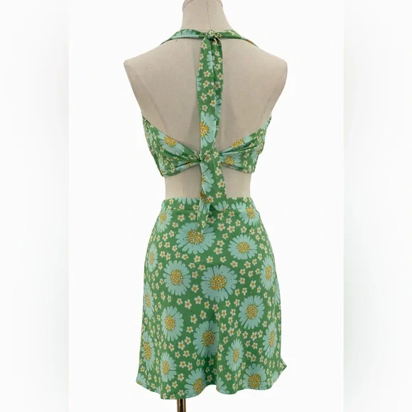 Lulus Retro Romantic Green Daisy Print Halter Crop Top & Mini Skirt Set - Picture 2 of 15